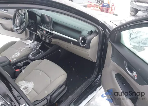 2021 Kia Forte Lxs z USA, uszkodzony, nr VIN 3KPF24AD9ME357431